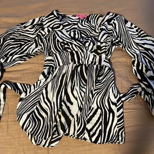BETSEY JOHNSON ZEBRA STRIPE TOP M
